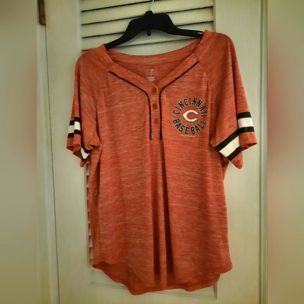 Woman's XL Reds Jersey Style Shirt